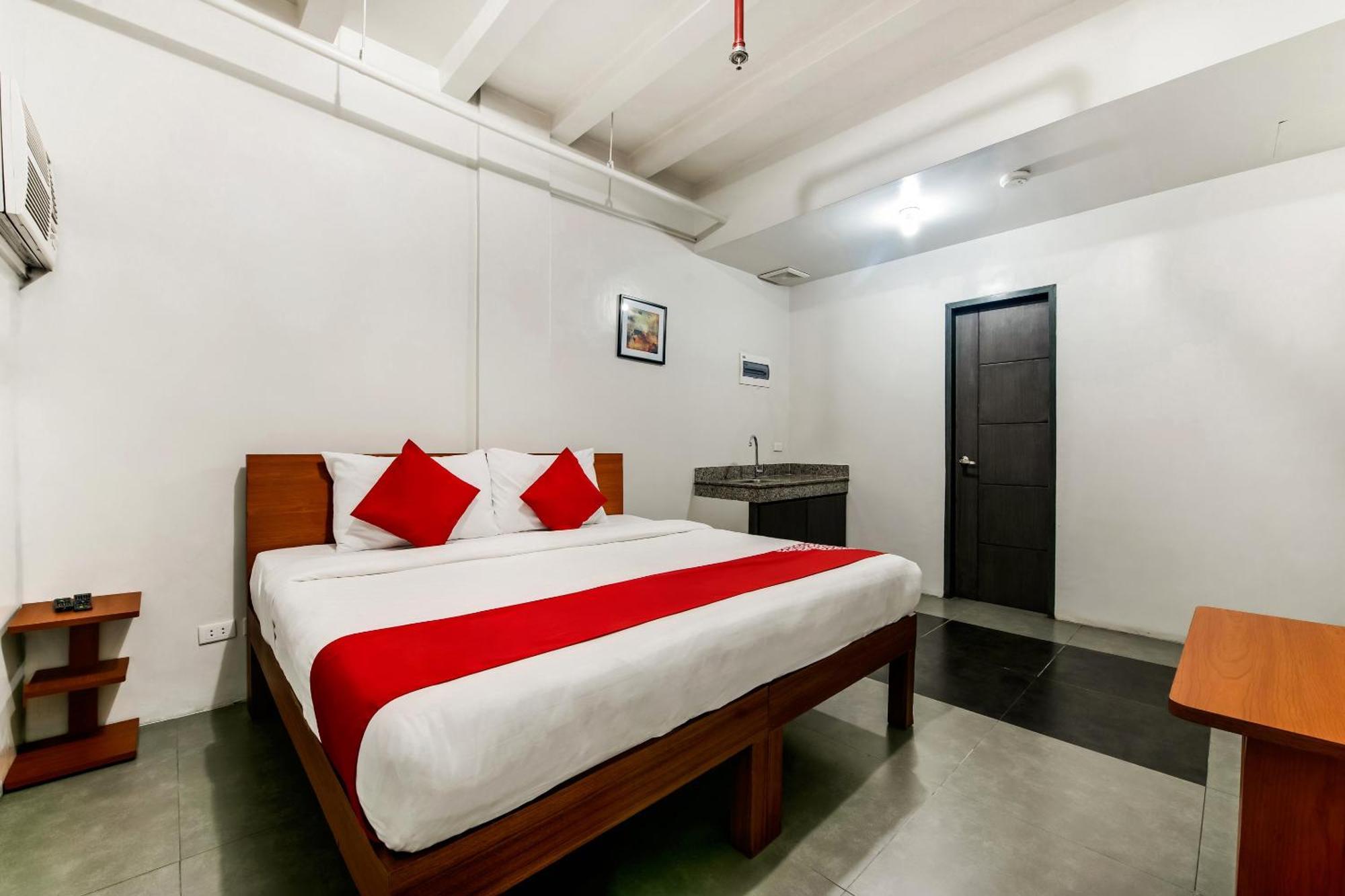 Oyo 136 Regal Residences Quezon City Eksteriør billede