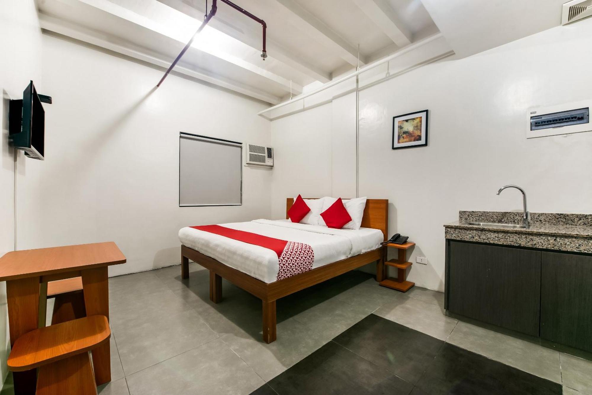Oyo 136 Regal Residences Quezon City Eksteriør billede
