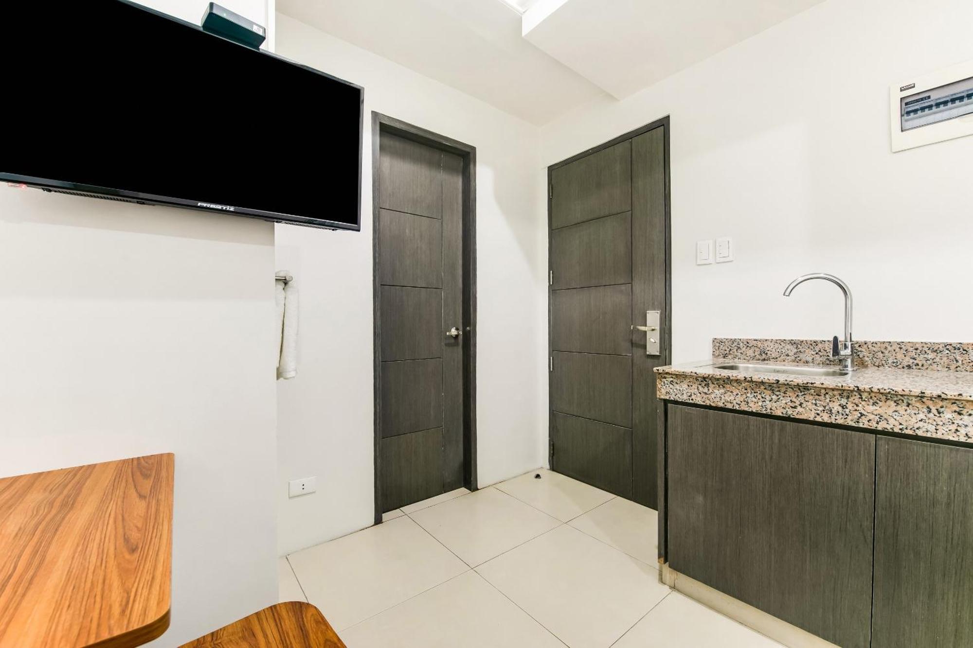Oyo 136 Regal Residences Quezon City Eksteriør billede