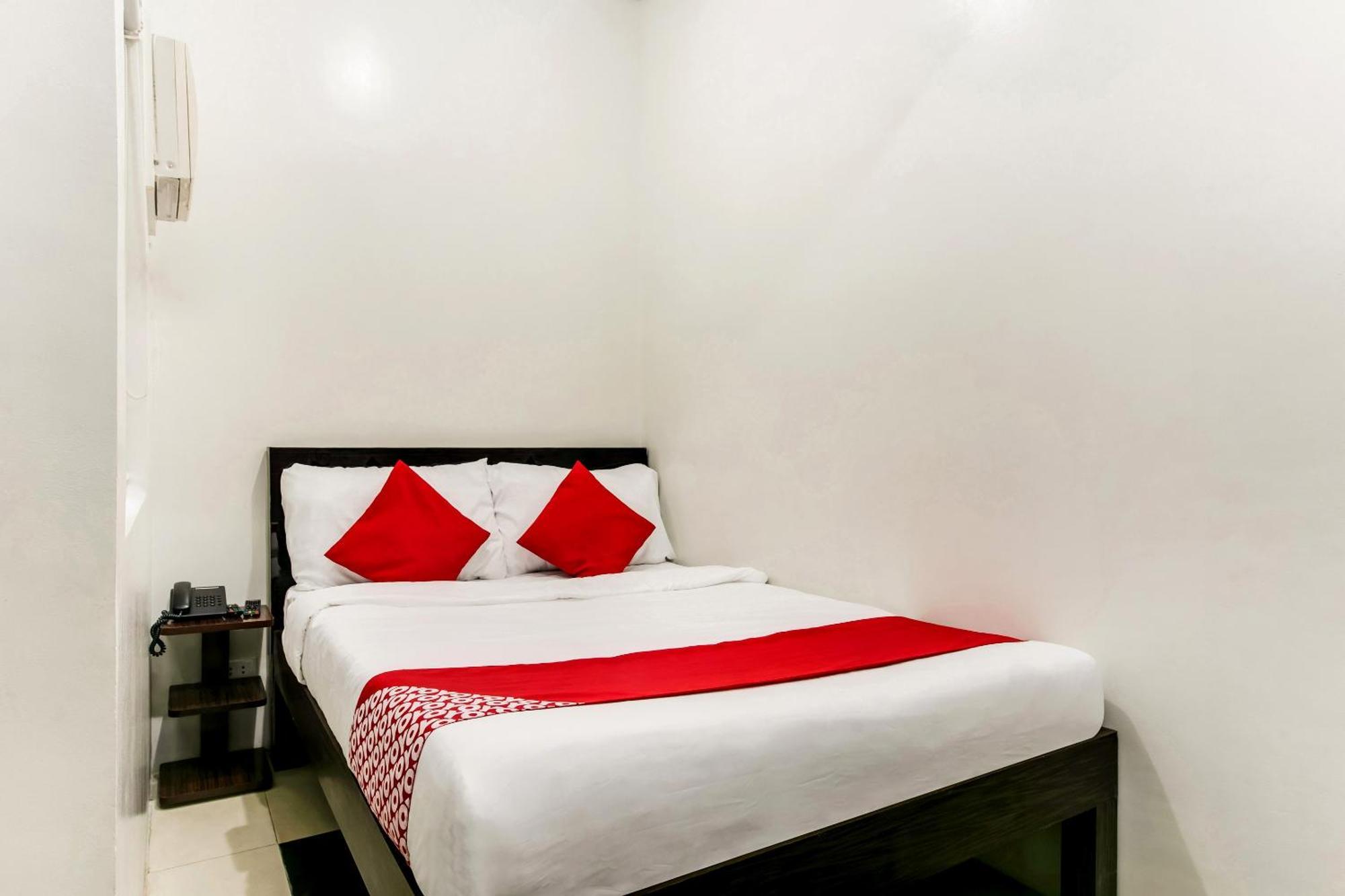 Oyo 136 Regal Residences Quezon City Eksteriør billede